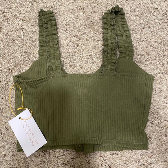 Backyard Roses ruffle top - Picture 2 of 3